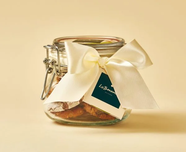 Pote Médio de Presente com Biscoitos